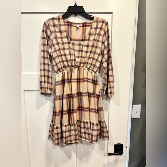 Cato Dresses & Skirts - Cato A Line Dress Size SM Tan Multi Plaid Tiered Stretch 3/4 Sleeve Boho Mini